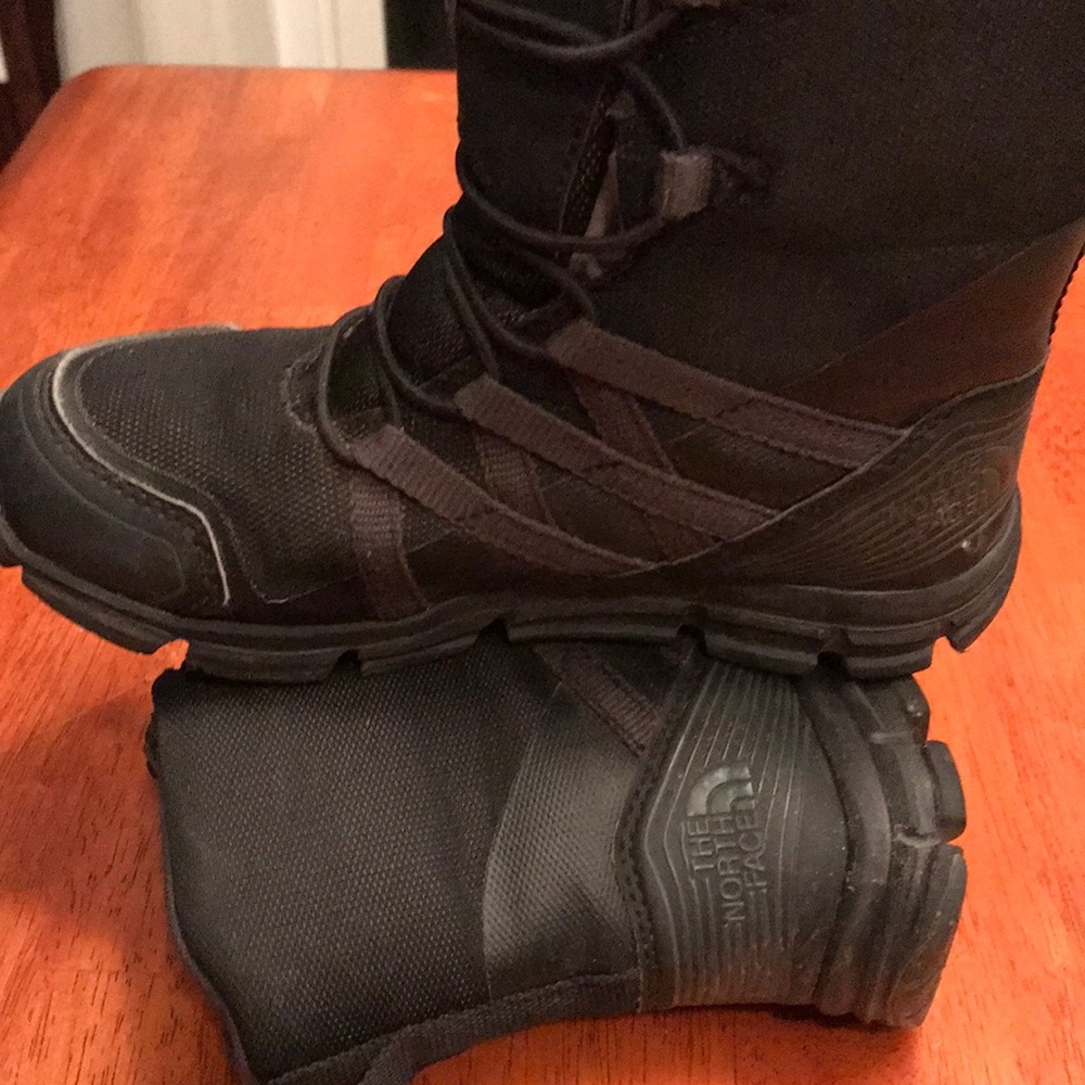 Boys north face boots black size 2